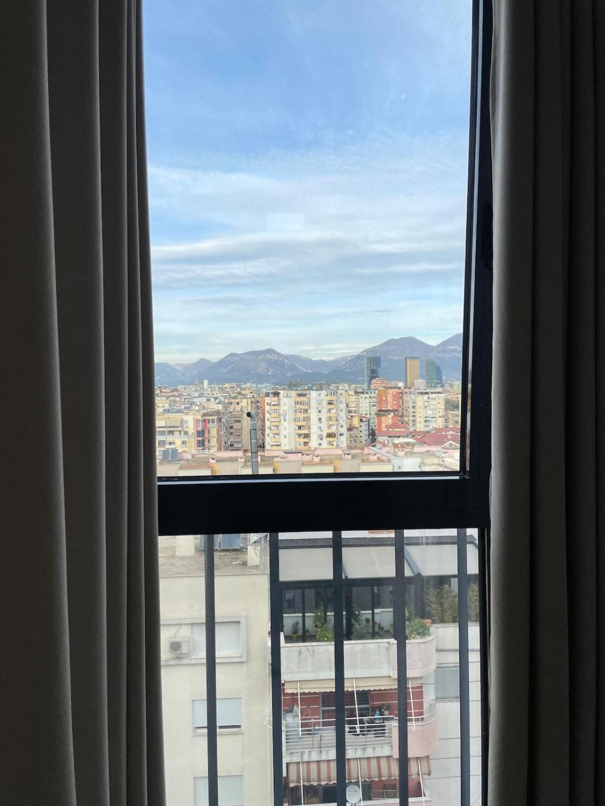 Hideaways , Breathtaking View & Free Parking * Tirana