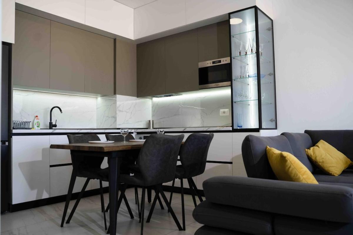 Apartment Hideaways , Breathtaking View & Free Parking Tirana