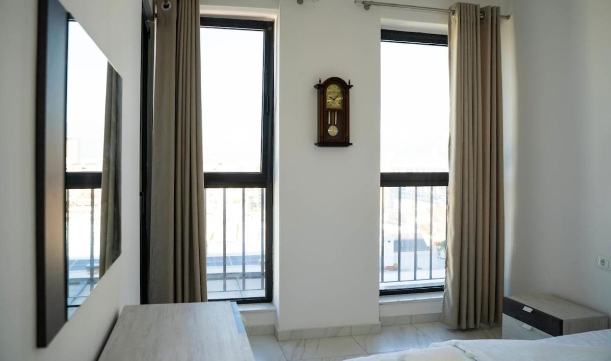 Apartment Hideaways , Breathtaking View & Free Parking Tirana