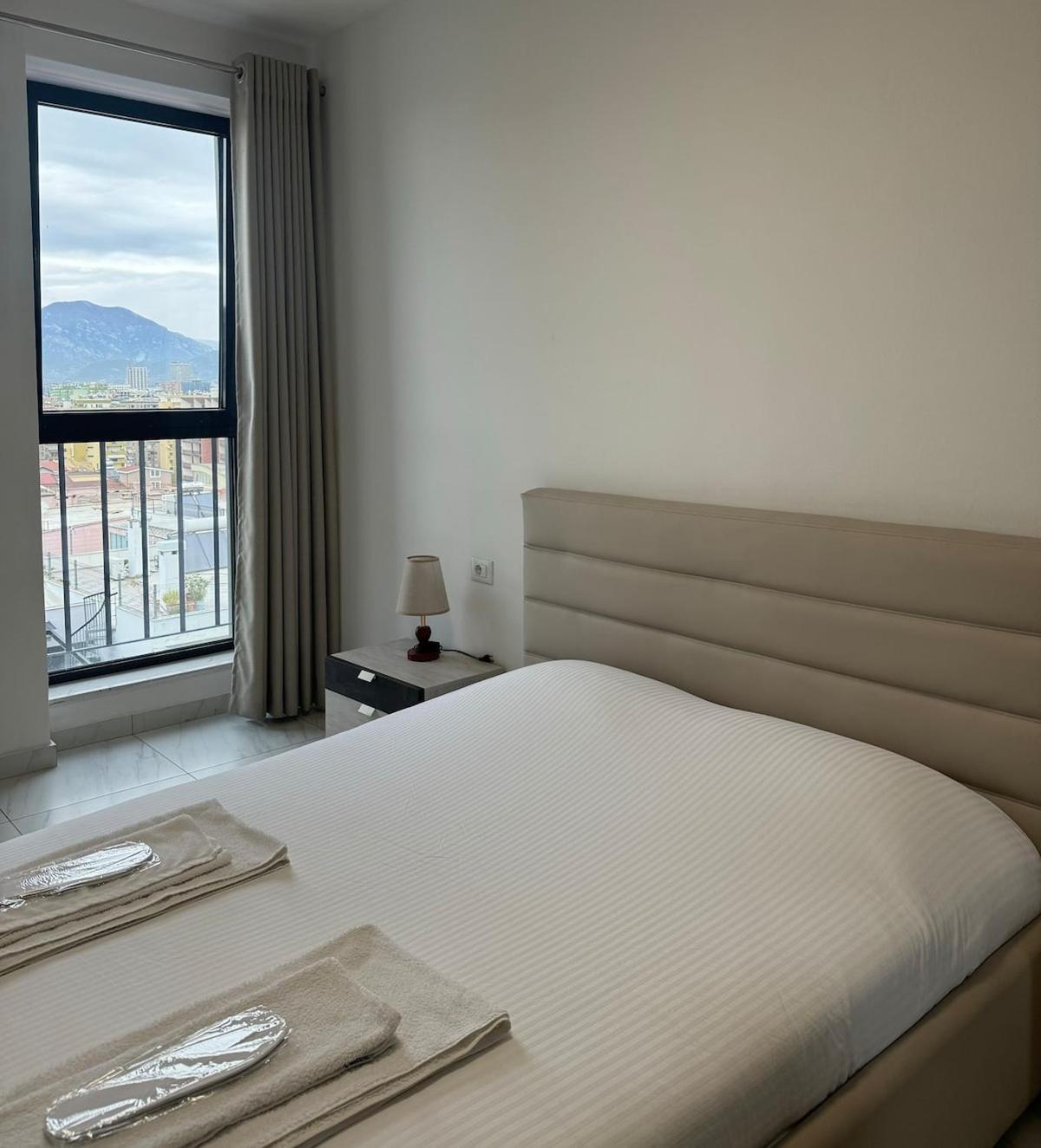 Hideaways , Breathtaking View & Free Parking Tirana